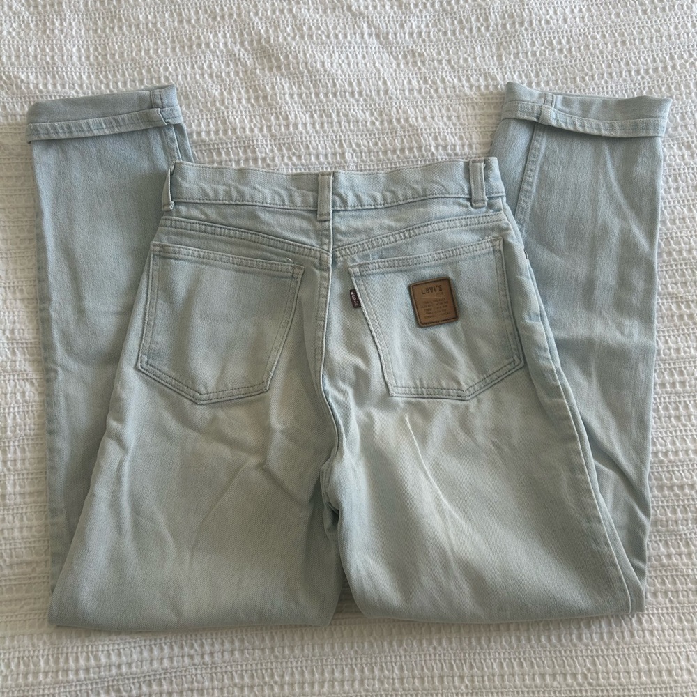 Levi's Light Wash Cropped Jean